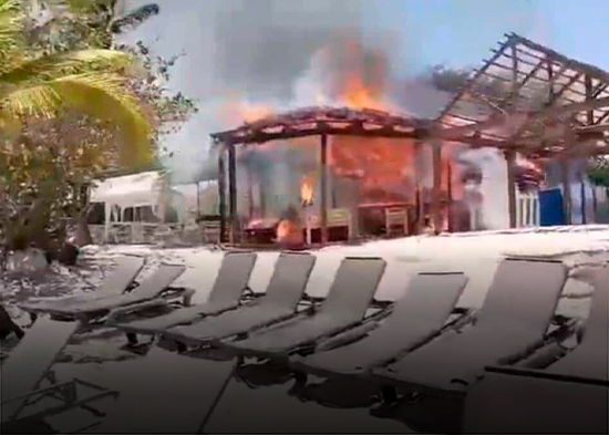 Incendio afecta restaurante en La Playita de La Romana; hay un herido