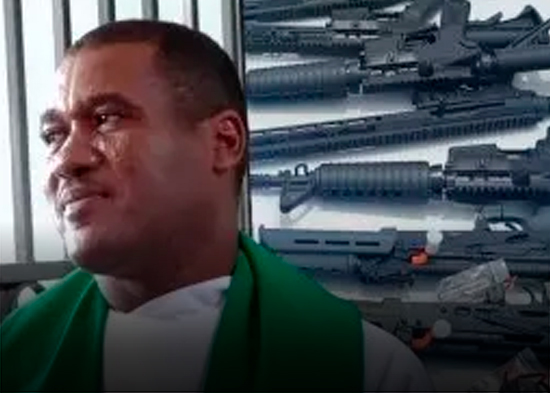 Detienen en Haití a un sacerdote episcopal por contrabando de armas y municiones de alto calibre