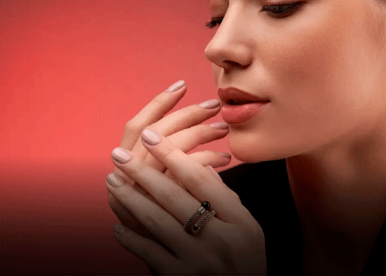 Cuál es el color de uñas que rejuvenece las manos