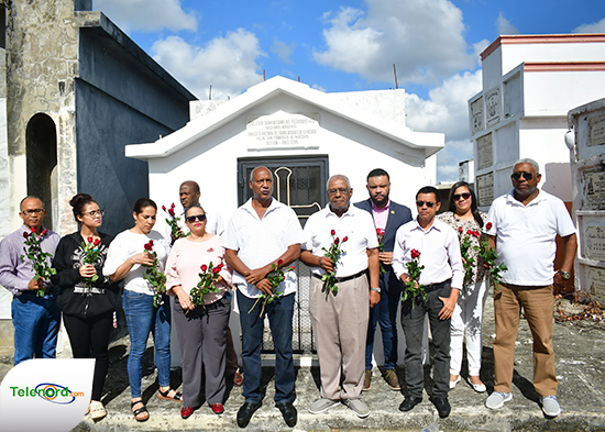 CDP seccional Duarte realiza ofrenda floral en honor a periodistas fallecidos