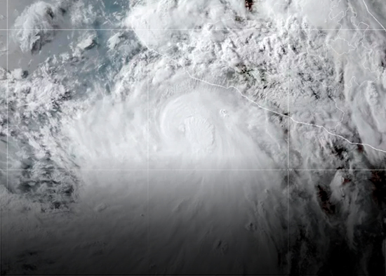 Huracán Flossie se intensifica frente a la costa del Pacífico mexicano