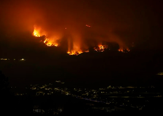 Ola de incendios en España: 21 fuegos activos, 33.750 desalojados y 33 detenidos