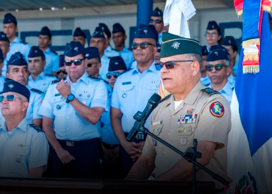 Ministro de Defensa encabeza jornada de trabajo en la Fuerza Aérea y anuncia obras de remozamiento