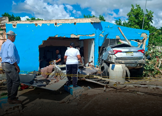 Cinco heridos y viviendas destruidas en colapso tanque de INAPA en SPM