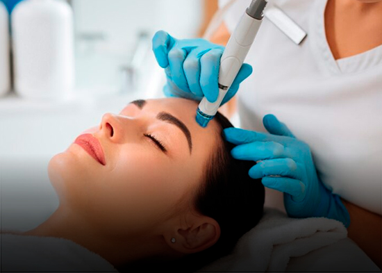 Piel radiante: secretos dermatológicos para brillar esta Navidad