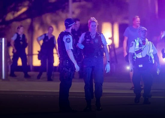 Al menos 10 muertos, incluido uno de los tiradores, en el tiroteo en una playa de Sídney