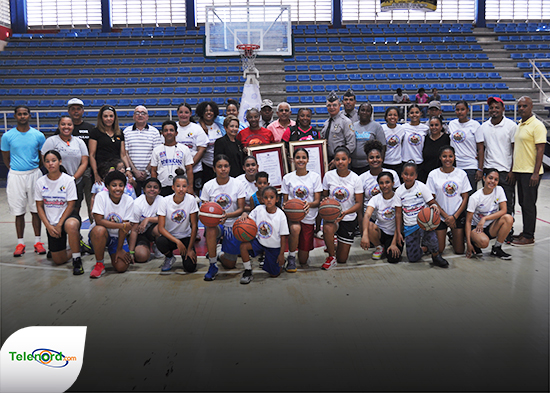Unión Deportiva Provincia Duarte y Liga de Baloncesto Femenina Yunilsa Gutiérrez reconocen leyendas del Baloncesto. 