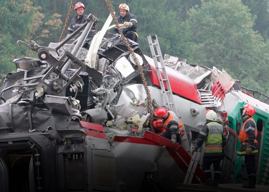 Seis personas, entre ellos tres menores de edad, mueren en colisión de tren en Florida