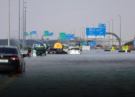 Aeropuerto de Dubái retoma vuelos tras inundaciones