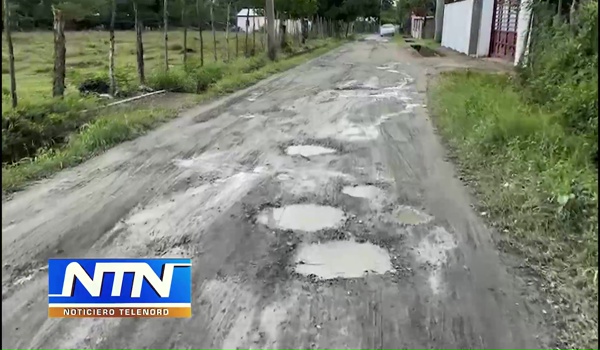 Exigen asfaltado de calles en la comunidad el Espino de SFM