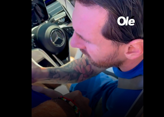 VIDEO: Pillan a Messi en una calle de Miami y protagoniza un inusual 'canje' por un alfajor