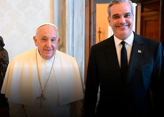 El papa Francisco recibió al presidente Abinader en mayo de 2024