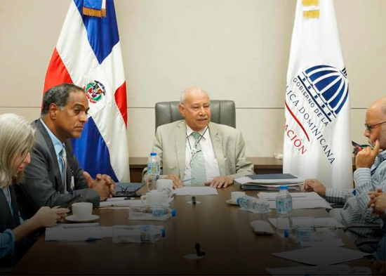 Educación y ADP se reúnen para coordinar evaluación de desempeño; aun no establecen fecha