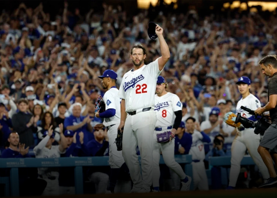 Clayton Kershaw llega a 3 mil ponches, Dodgers remontan ante Medias Blancas en la novena