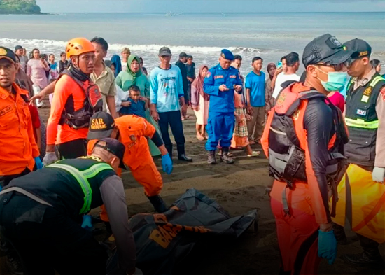 Ferri se hunde en Bali: confirman cinco fallecidos y continúa búsqueda de desaparecidos