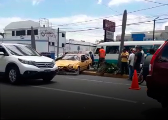 Ocho heridos en un accidente de tránsito en la avenida 27 de Febrero
