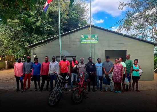 Ejército detiene grupo de 15 nacionales haitianos en Las Matas de Santa Cruz