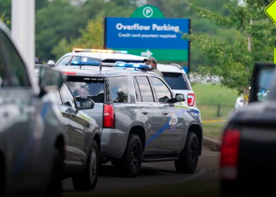 Abaten a tirador que disparó a un policía en un aeropuerto de Kentucky y fieles en iglesia