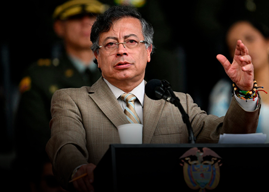 Petro denuncia hallazgo de cuerpos en mar de Colombia que "pueden ser" por bombardeo de EEUU