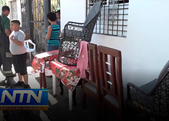 Voraz incendio reduce a cenizas varios electrodomésticos dentro de una vivienda en SFM