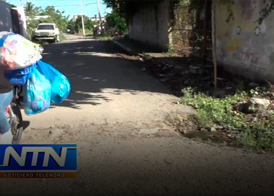 Esperan inicio de trabajos de aceras y contenes en la urbanzacion los maestros de SFM