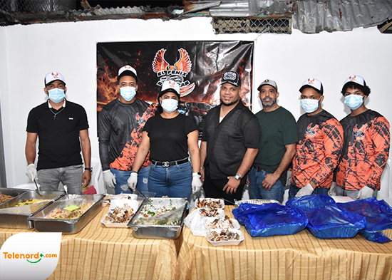 El Fénix Rent Car lleva cena y dignidad en Nochebuena