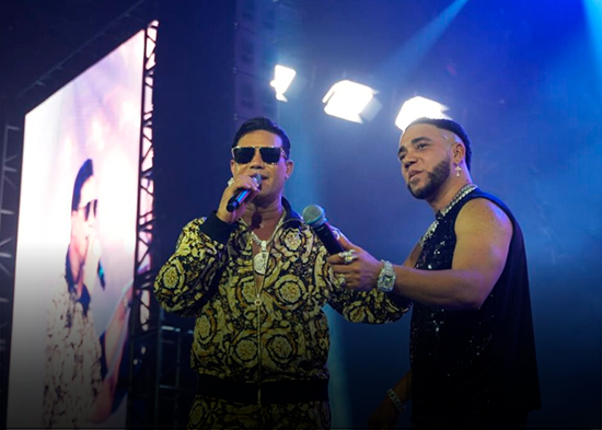 Elvis Martínez encendió al público a su llegada al concierto de Raulin Rodríguez