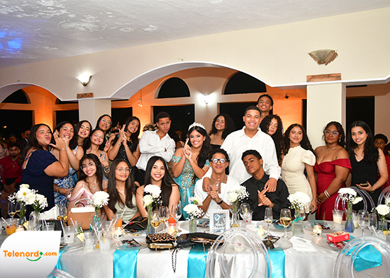 Celebran los 15 años de la jovencita Yamalis Hidalgo