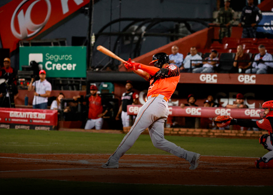 Apoyados en Eloy Jiménez y el pitcheo, Toros se imponen a Gigantes que siguen sin ganar