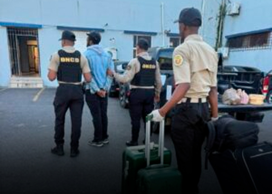 DNCD apresa extranjero con 17 paquetes de presunta marihuana en aeropuerto de Puerto Plata