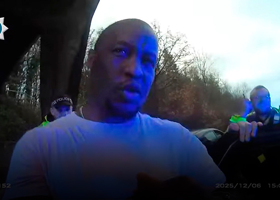 VIDEO: Le realizan ocho veces la prueba de alcoholemia porque estaba tan borracho que no podía soplar