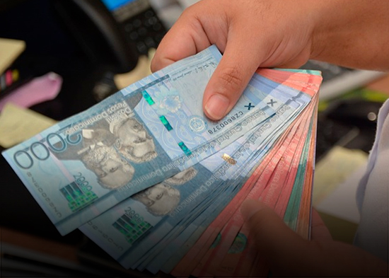 Entra en vigencia aumento de 8 % al salario mínimo; beneficia a más de 2.5 millones de trabajadores