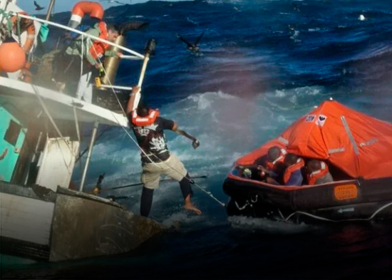 Rescatan con vida tripulantes barco de Puerto Plata que zozobró isla Tortuga