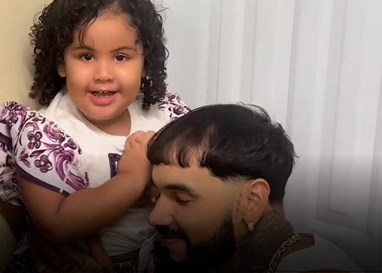 Anuel AA sorprende al llegar a RD para el cumpleaños de su hija Cattaleya