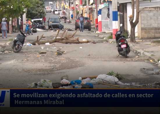 Se movilizan exigiendo asfaltado de calles en sector Hermanas Mirabal