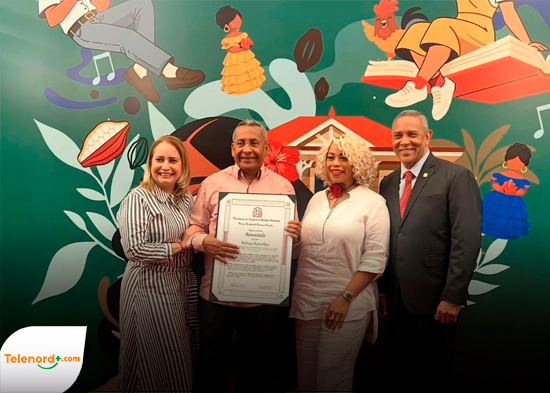 Guelo Paulino recibe reconocimiento como Personalidad Destacada del Cibao