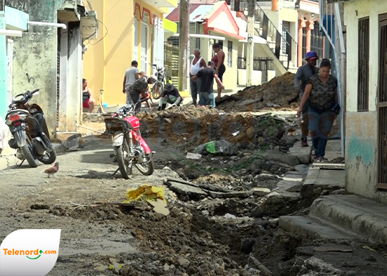 Denuncian mal estado de calles en el Sector Prolongación Rivas tras trabajos de INAPA