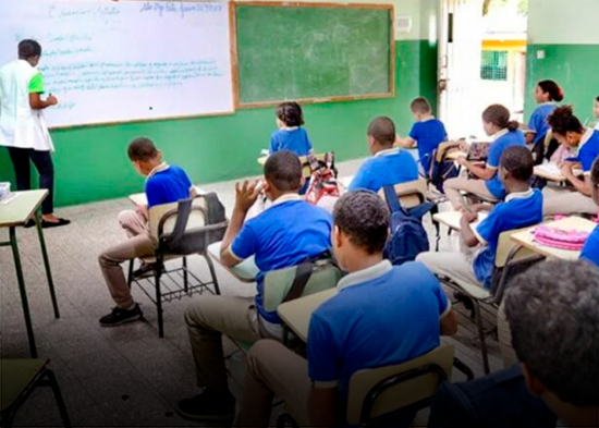Luis Abinader crea por decreto comisión para transformación de educación