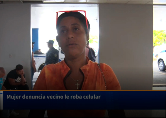 Mujer denuncia vecino le roba celular