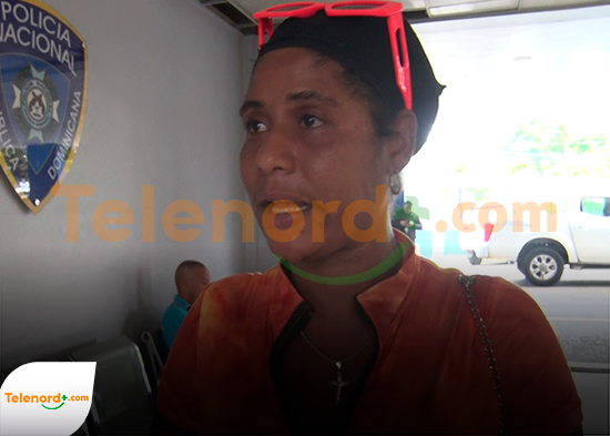 Mujer denuncia llevó un vecino a comer a su casa y le robó su celular en SFM
