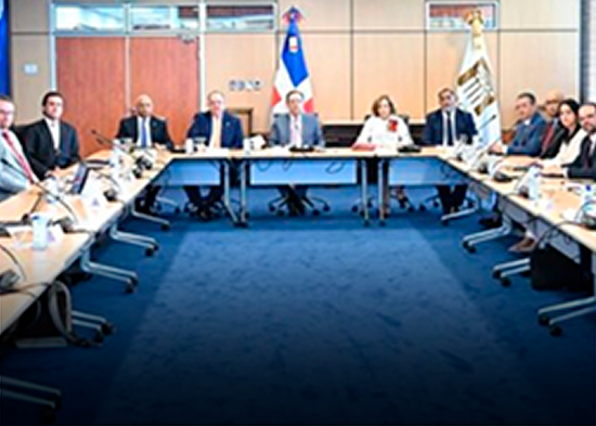 Gobierno y empresarios evalúan medidas para proteger la clase media