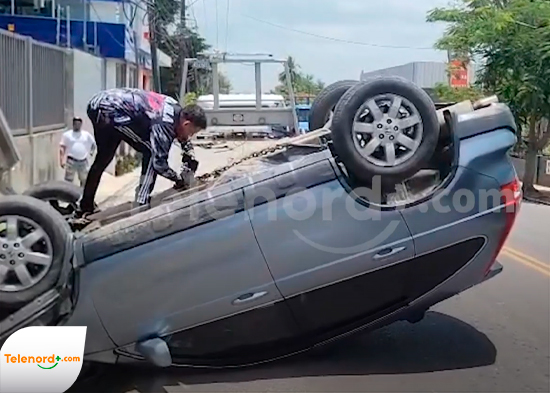 Yipeta termina volcada tras accidente en la avenida Frank Grullón de SFM